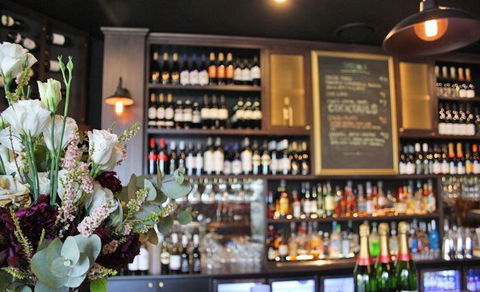 The Robertson Hotel Dining Room - Northern Rivers Accommodation 5