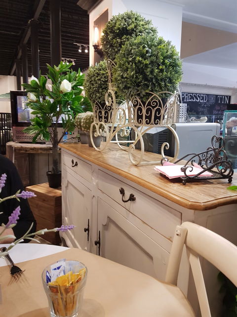 Pressed Tin Cafe - Northern Rivers Accommodation 9