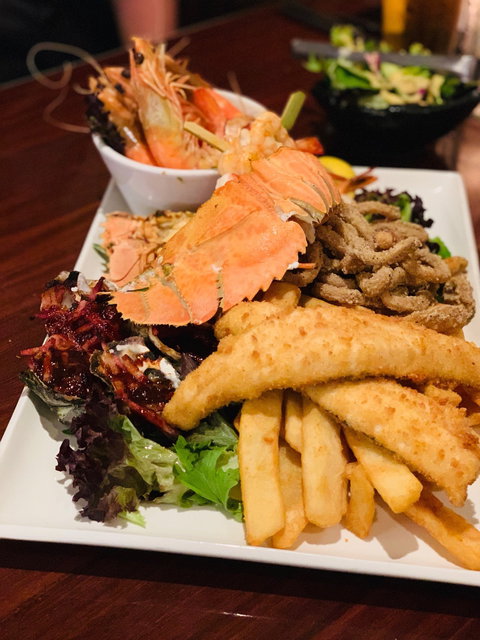 Sarins Bar & Restaurant - Northern Rivers Accommodation 4