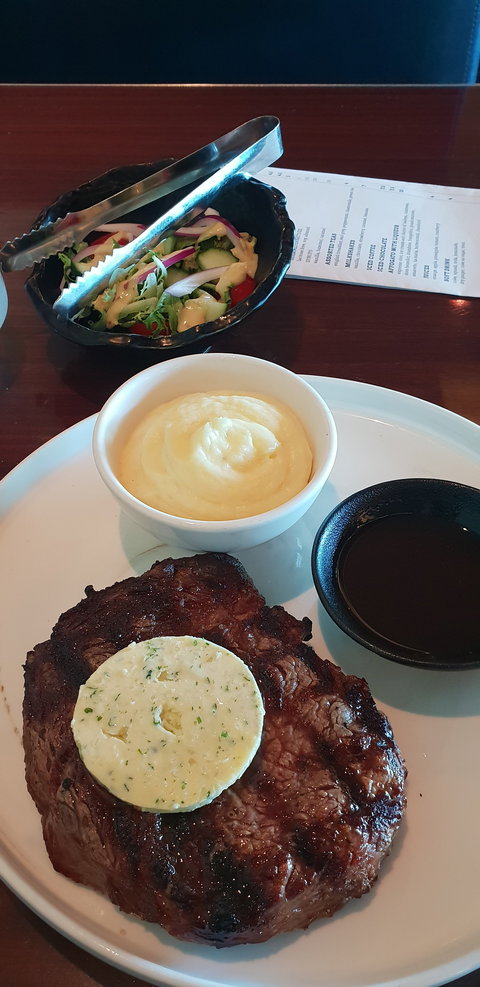 Sarins Bar & Restaurant - Northern Rivers Accommodation 5