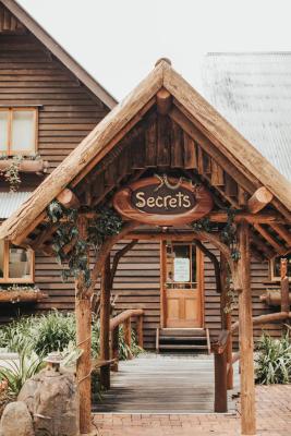 Secrets Cafe On The Deck At Montville - Northern Rivers Accommodation 2