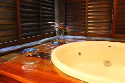 Secrets Cafe On The Deck At Montville - Northern Rivers Accommodation 8