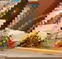 George's Greek Tavern - Northern Rivers Accommodation