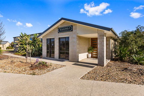 Quality Suites Point Cook Seasons 5 - Northern Rivers Accommodation 1