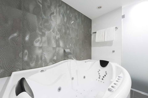 Avenue Hotel Canberra - Northern Rivers Accommodation 3