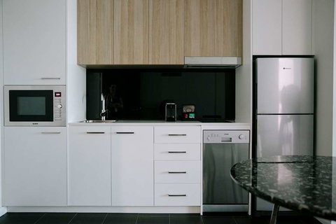 Avenue Hotel Canberra - Northern Rivers Accommodation 7