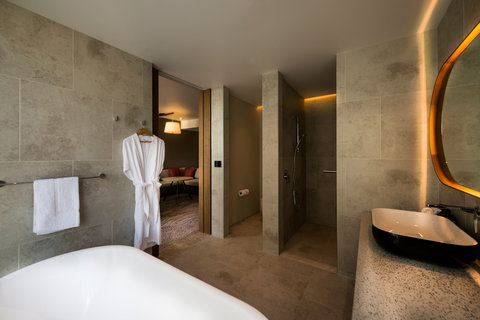 Crowne Plaza Hobart - Northern Rivers Accommodation 7