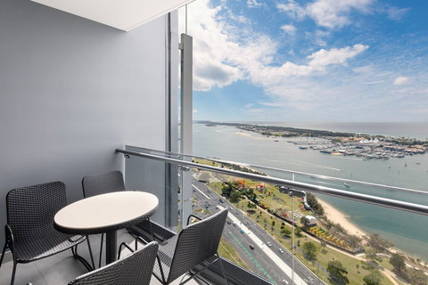 Meriton Suites Southport - Northern Rivers Accommodation 0