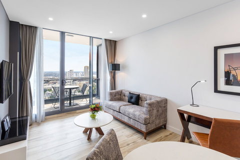 Meriton Suites Southport - Northern Rivers Accommodation 4