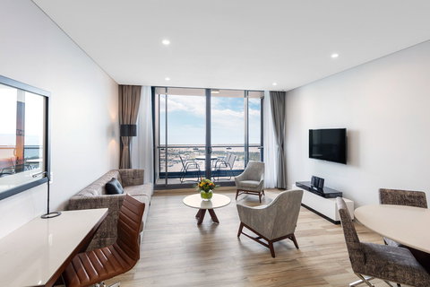 Meriton Suites Southport - Northern Rivers Accommodation 10