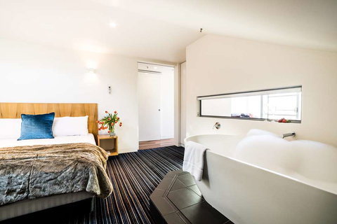 Salamanca Wharf Hotel - Northern Rivers Accommodation 2