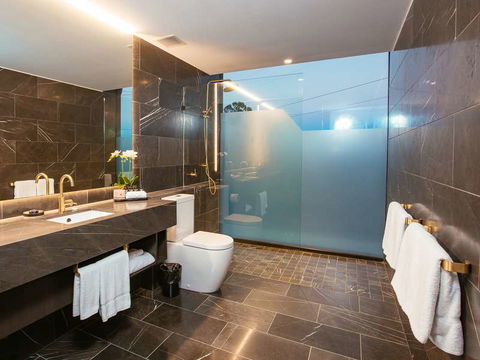 Eatons Hill Hotel - Northern Rivers Accommodation 2