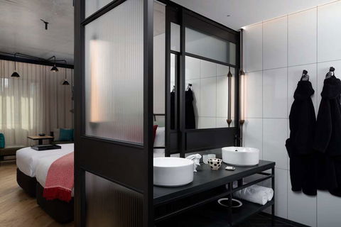 QT Melbourne - Northern Rivers Accommodation 6