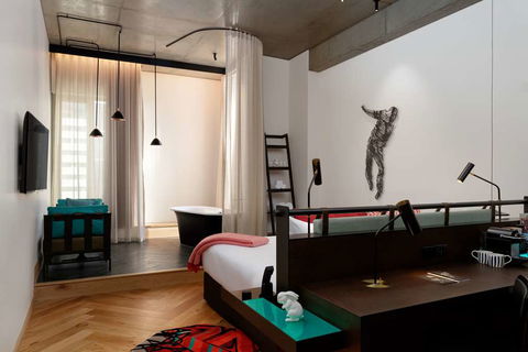 QT Melbourne - Northern Rivers Accommodation 7