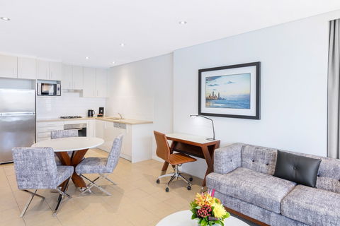 Meriton Suites Broadbeach - Northern Rivers Accommodation 3