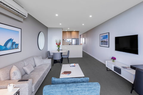 Meriton Suites Waterloo - Northern Rivers Accommodation 5
