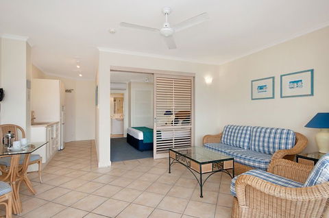 Macrossan House Boutique Holidays Apts - Northern Rivers Accommodation 2
