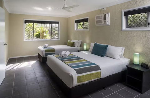 The Beach Motel Hervey Bay - Northern Rivers Accommodation 1