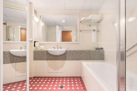 Holiday Inn Darling Harbour - Northern Rivers Accommodation 7