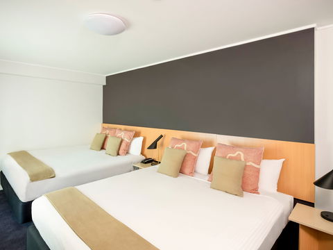Hotel Ibis World Square - Northern Rivers Accommodation 5