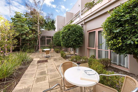Kimberley Gardens Hotel, Serviced Apts - Northern Rivers Accommodation 0