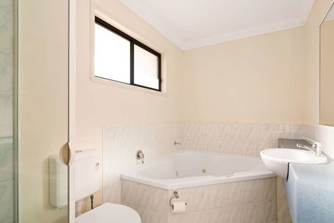 Econo Lodge Waterford - Northern Rivers Accommodation 11