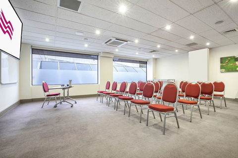 Crowne Plaza Canberra - Northern Rivers Accommodation 9