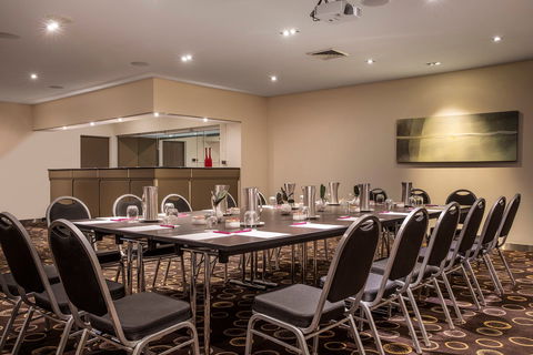 Crowne Plaza Canberra - Northern Rivers Accommodation 10