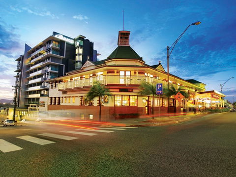 Oaks Grand Gladstone - Northern Rivers Accommodation 0