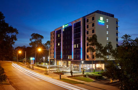 Holiday Inn Express Sydney Macquarie Pk - Northern Rivers Accommodation 0