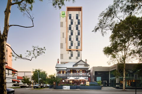 Holiday Inn West Perth - Northern Rivers Accommodation 1