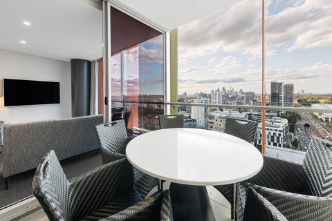 Meriton Suites Zetland - Northern Rivers Accommodation 7