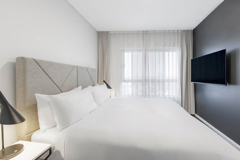 Meriton Suites Zetland - Northern Rivers Accommodation 9