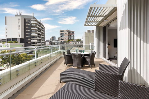 Meriton Suites Zetland - Northern Rivers Accommodation 10