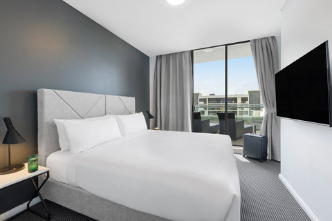 Meriton Suites Zetland - Northern Rivers Accommodation 11