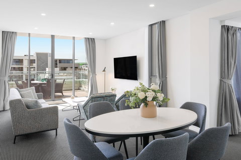 Meriton Suites Zetland - Northern Rivers Accommodation 12