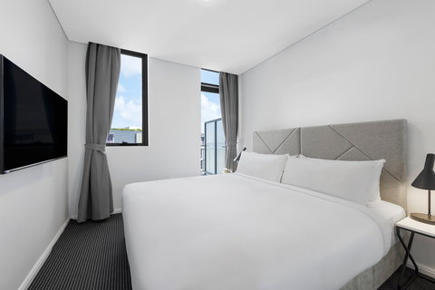 Meriton Suites Zetland - Northern Rivers Accommodation 14