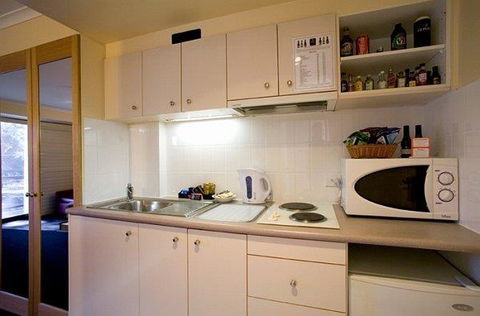 Capital Executive Apt Hotel Canberra - Northern Rivers Accommodation 9