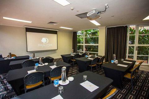 DoubleTree by Hilton Cairns - Northern Rivers Accommodation 11