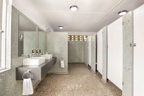 Camp Hill Hotel - Northern Rivers Accommodation 1