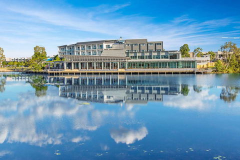 Best Western Plus North Lakes Hotel - Northern Rivers Accommodation 1