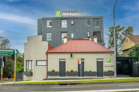 Holiday Inn Stes Parramatta Mar - Northern Rivers Accommodation 1