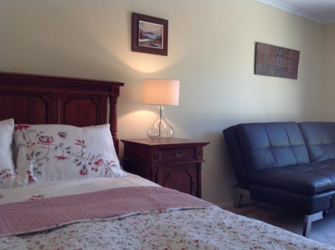 The Cook Cottage - Northern Rivers Accommodation 5