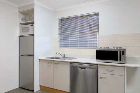 Adina Serviced Apartments Canberra Kingston - Northern Rivers Accommodation 3