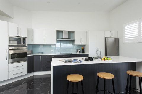 Mollymook Beachfront Penthouse 9 - Northern Rivers Accommodation 4