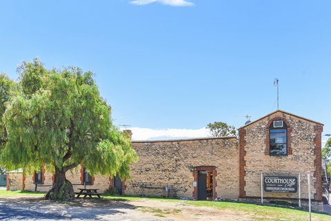 Wellington Courthouse - Northern Rivers Accommodation 8