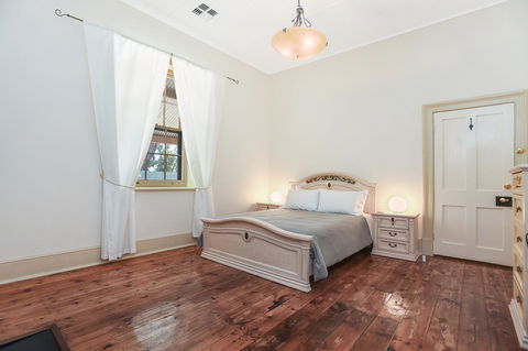 Wellington Courthouse - Northern Rivers Accommodation 4