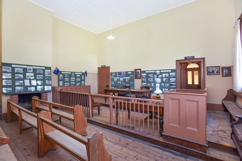Wellington Courthouse - Northern Rivers Accommodation 28
