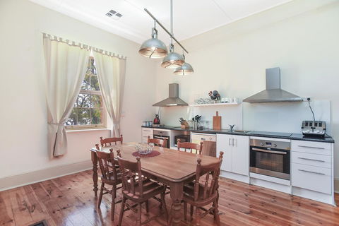 Wellington Courthouse - Northern Rivers Accommodation 22
