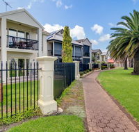 Port Adelaide Harbourside House - Northern Rivers Accommodation